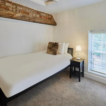 Host & - Cragg * Whitby