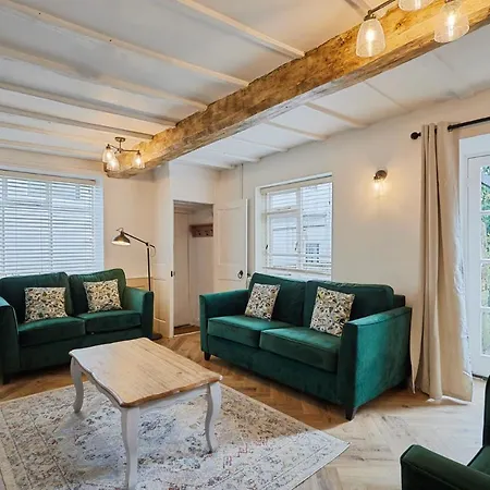 Host & - Cragg Whitby