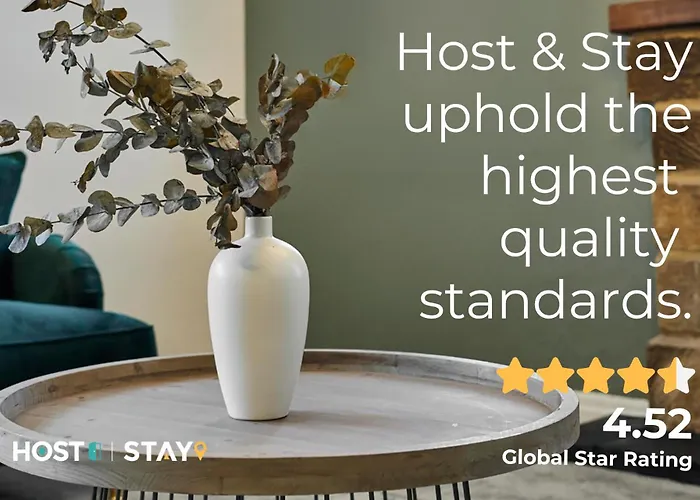 Host & - Cragg * Whitby